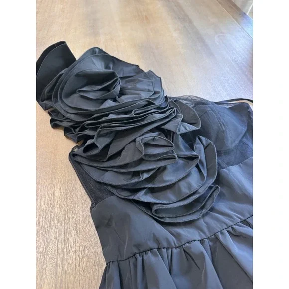 Mac Duggal Black Taffeta Bubble Hem Mini Dress Sz 6 Structured Rosette Shoulder - Picture 15 of 16
